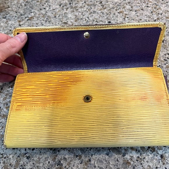 Authentic Louis Vuitton Epi Leather Long Wallet - Picture 5 of 7